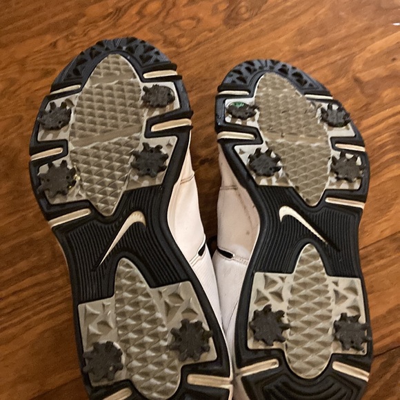 White Nike Golf Shoes. Size 10. Regular Width. - Picture 5 of 5